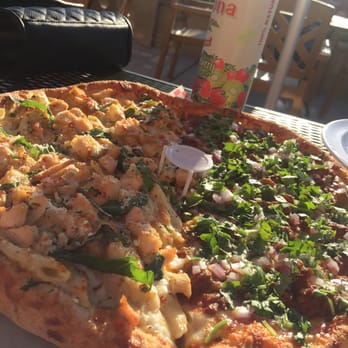Te Amo Pizza - Half chicken Alfredo & al pastor. - Pizza Near Me - Bell, California Te Amo Pizza - Half chicken Alfredo & al pastor. - Pizza Near Me - Bell, California