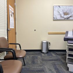 Primary Care Walk-in Medical Clinic - Exam room- clean and spacious