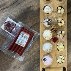 Shtayburne Farm - Our 12 cheese and ice cream flight