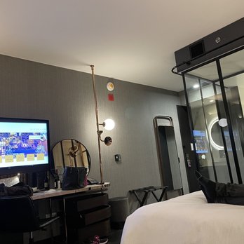 Hotel EMC2, Autograph Collection - Room - Hotels Near Me - Chicago, Illinois Hotel EMC2, Autograph Collection - Room - Hotels Near Me - Chicago, Illinois