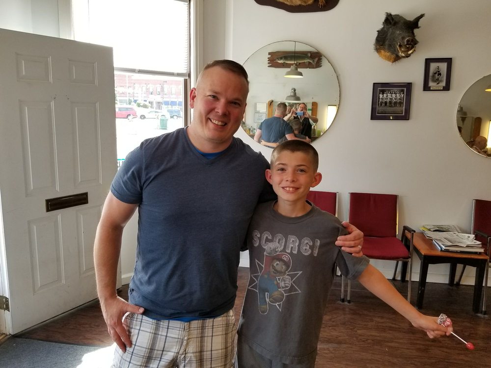 Dick's Barber Shop Logo