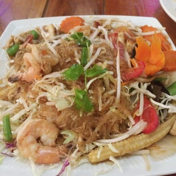Thai Paradise - Fried glass noodles with shrimps - Thai Near Me - Folsom, California