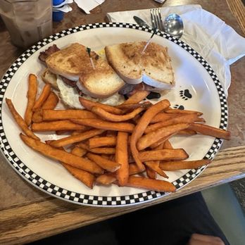 Black Bear Diner Vallejo - American Near Me - Vallejo, California