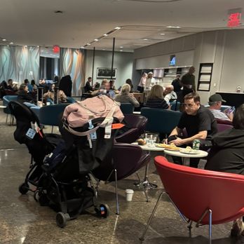 Air Canada Maple Leaf Lounge - Airport Lounges Near Me - Mississauga, Ontario Air Canada Maple Leaf Lounge - Airport Lounges Near Me - Mississauga, Ontario