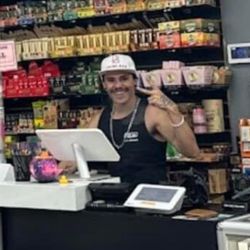 Murray Smoke & Vape - this shop is terrible