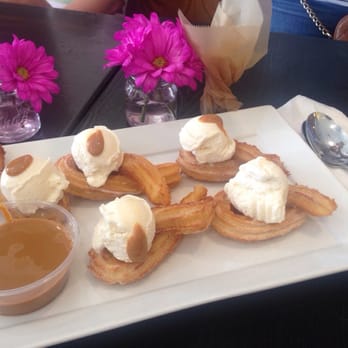 Amara Chocolate & Coffee - Ice cream with churro and dulce de leche dipping sauce - Coffee & Tea Near Me - Pasadena, California