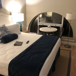 No curtains or blinds! No curtains or blinds!