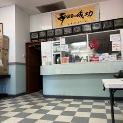 Hong Kong Restaurant - Filthy window.