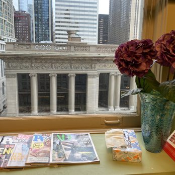 Michigan Avenue Podiatry - Sun filled exam room with flowers for decor. - Podiatrists Near Me - Chicago, Illinois Michigan Avenue Podiatry - Sun filled exam room with flowers for decor. - Podiatrists Near Me - Chicago, Illinois