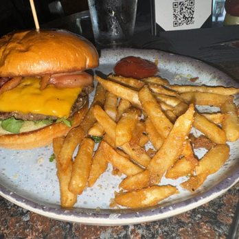 The Whiskey - Small Batch Whiskey Burger - American Near Me - Orlando, Florida