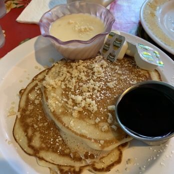 808 Grindz Cafe - Vanilla Mac nut pancakes (sauce on the side!) - Cafes Near Me - Lahaina, Hawaii