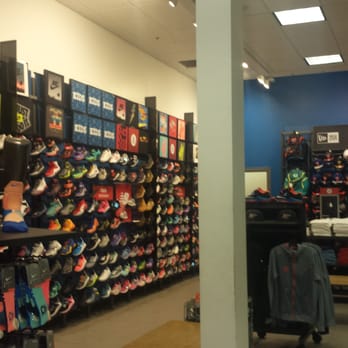 Foot Locker - Shoe Stores Near Me - Bowie, Maryland
