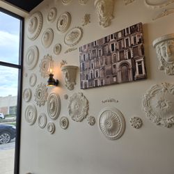 Mission Escape Rooms - Decor outside the rooms