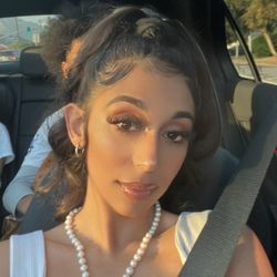 Stylish Honey Eyebrows