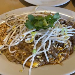 Paid Thai with beef spice level 5! Delicious!