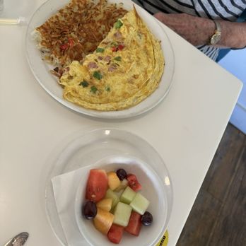 Over Easy - Ancala - The "Mile High Omelette" with hash browns (hot out of the kitchen) and mixed fruit. Everything is fresh & perfectly seasoned! - Breakfast & Brunch Near Me - Scottsdale, Arizona