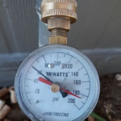 HouseMaster Home Inspections - Main Water Pressure Test