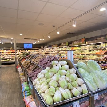 Hmart - Well stocked smaller inventory - Grocery Near Me - Glenview, Illinois