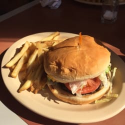 Chuckwagon Bar-B-Que & Grill - Cheeseburger basket