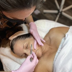 Reveal Skin & Beauty Spa - Dermaplane