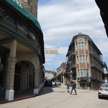 Flatiron Flats - Flatiron Flats from the street - Hotels Near Me - Eureka Springs, Arkansas Flatiron Flats - Flatiron Flats from the street - Hotels Near Me - Eureka Springs, Arkansas