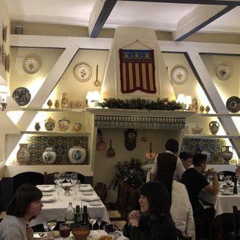 La Barraca - Inside quaint decor - Spanish Near Me - Madrid, M