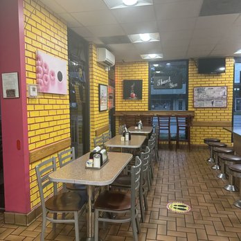 Dandee Donut Factory - Donuts Near Me - Pompano Beach, Florida