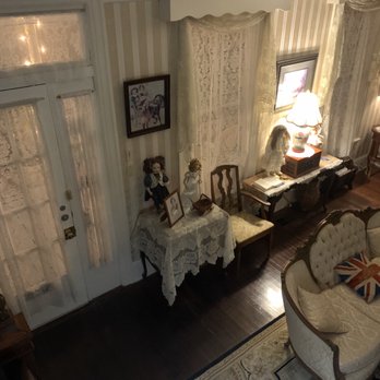 Penny Farthing Inn - This doll on the left MOVES in some of my pictures. - Hotels Near Me - Saint Augustine, Florida