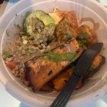 Dig Inn - Build Your Own bowl with tofu, faro, avocado and sweet potatoes - New American Near Me - Bethesda, Maryland