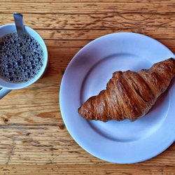 Messe Café - Das Croissant wurde übrigens nicht an einem Freitag durch Robinson auf der Schatzinsel erfunden. (06/2020)