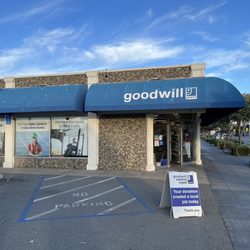 Goodwill - Seaside - Outside