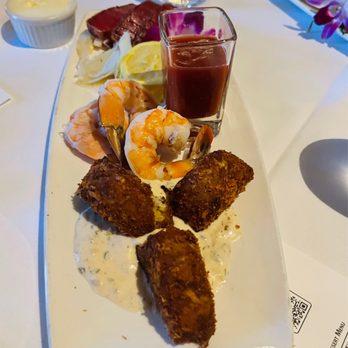 Summit House - Seaside appetizer sampler (crab cakes, grilled Mexican prawns, ahi sashimi) - Steakhouses Near Me - Fullerton, California Summit House - Seaside appetizer sampler (crab cakes, grilled Mexican prawns, ahi sashimi) - Steakhouses Near Me - Fullerton, California