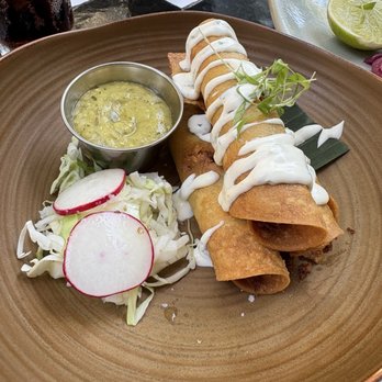 Domingo - Cocktail Bars Near Me - San Antonio, Texas