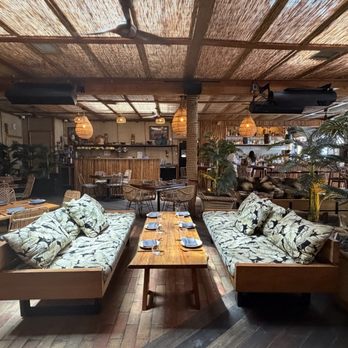 Belles Beach House - Tiki Bars Near Me - Venice, California