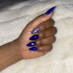 La Jae Creations - Who doesn't love bling? Studded design along with this Pretty royal blue gel polish