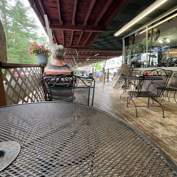Cameron's Lobster House - Outdoor seating - Seafood Near Me - Brunswick, Maine