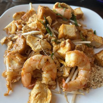 Eggplants Thai Cuisine - Pad Thai with chicken, tofu and shrimp - Thai Near Me - Temecula, California Eggplants Thai Cuisine - Pad Thai with chicken, tofu and shrimp - Thai Near Me - Temecula, California