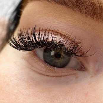 Á La Mode - Eyelash Service Near Me