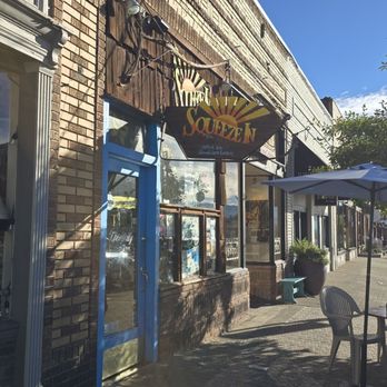Squeeze In - Store Front - Breakfast & Brunch Near Me - Truckee, California Squeeze In - Store Front - Breakfast & Brunch Near Me - Truckee, California