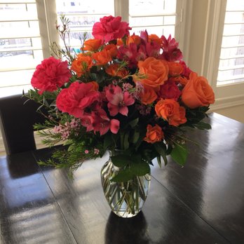 Linda's Floral Designs - Floral Designers Near Me - Bradford, Ontario