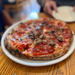 Crosscut Pizzeria and Taphouse - Built our own pizza