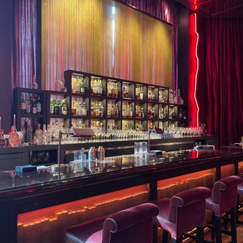 CUT - Bar area - Steakhouses Near Me - New York, New York CUT - Bar area - Steakhouses Near Me - New York, New York