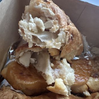 Kasalta - Quesito with undercooked dough and dry crumbly cream cheese - Spanish Near Me - San Juan, Puerto Rico