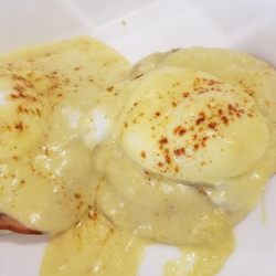 Cook's Cafe - 2 Eggs Benedict*
