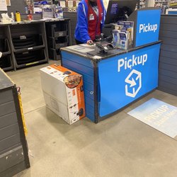 Lowe's - Returns area with grill i left