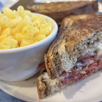 Cafe Evergreen - A Reuben sandwich with macaroni and cheese - Juice Bars & Smoothies Near Me - Nokomis, Florida