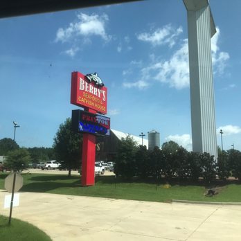 Berry's Seafood & Catfish House - Buffets Near Me - Magee, Mississippi Berry's Seafood & Catfish House - Buffets Near Me - Magee, Mississippi