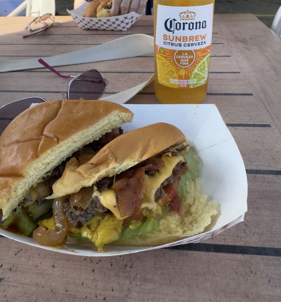 8th Street Smash Burger Logo