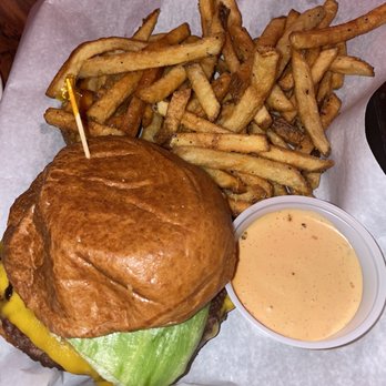 Paradise Park - Burger - Pizza Near Me - Chicago, Illinois