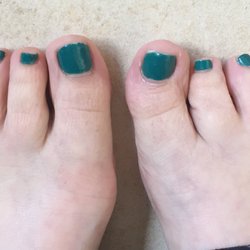 Salon Fab Spa - Lagoon green nail polish - a month after my pedicure!